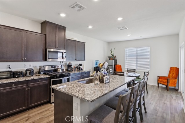 Detail Gallery Image 6 of 15 For 12308 Verano St, Victorville,  CA 92392 - 4 Beds | 2 Baths