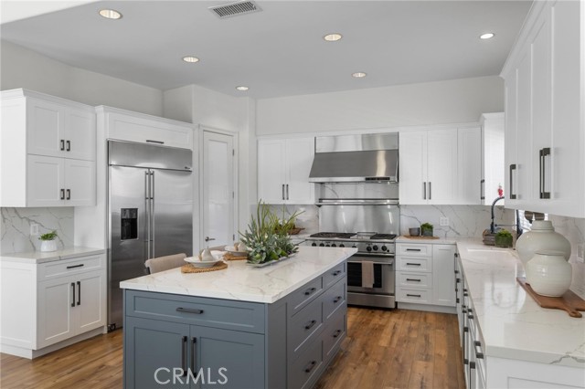 7938 Kenyon Avenue, Los Angeles CA: https://media.crmls.org/medias/a69f2160-7774-4e24-abe6-0c9e99840ec1.jpg