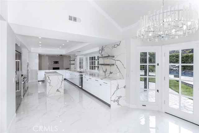 Detail Gallery Image 20 of 74 For 6037 Little Oak Ln, Woodland Hills,  CA 91367 - 5 Beds | 5 Baths