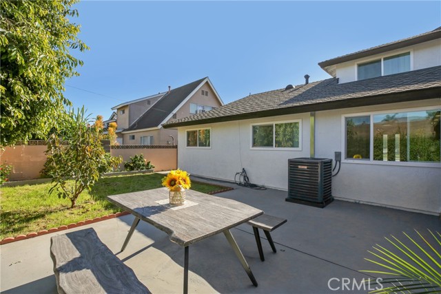 1533 W San Lorenzo Ave, Santa Ana CA: https://media.crmls.org/medias/a69f2563-a22c-4519-8ad7-1b79eb710807.jpg