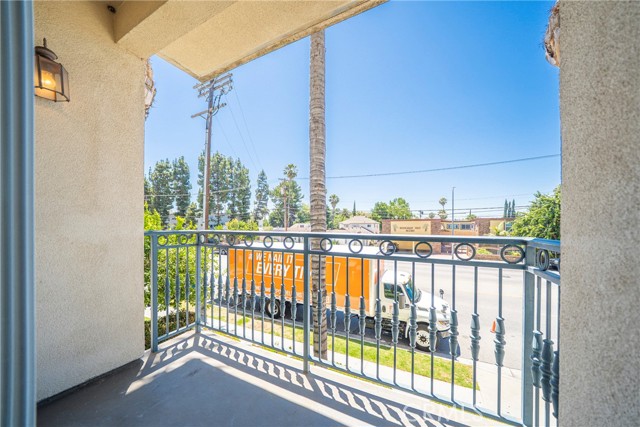 13941 Sherman Way, Van Nuys CA: https://media.crmls.org/medias/a69fb5ef-7ea8-431e-ad01-a861ea10e5b6.jpg