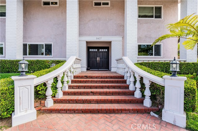 Detail Gallery Image 2 of 41 For 8407 Skyline Dr, Los Angeles,  CA 90046 - 4 Beds | 2/1 Baths