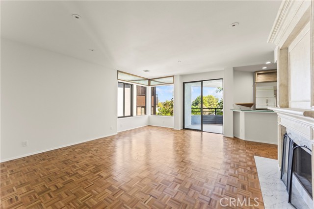 Detail Gallery Image 11 of 40 For 4720 Park Encino Ln #220,  Encino,  CA 91436 - 2 Beds | 2/1 Baths