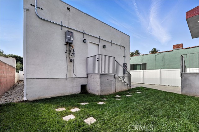 3031 3033 Vineyard Avenue, Los Angeles CA: https://media.crmls.org/medias/a6a221e0-15bd-4dd3-b342-d101d6437e7e.jpg