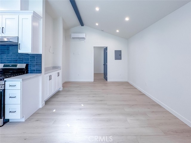 7864 Clearfield Avenue, Panorama City CA: https://media.crmls.org/medias/a6a39881-1675-457c-8c74-ca20bc7f41ca.jpg