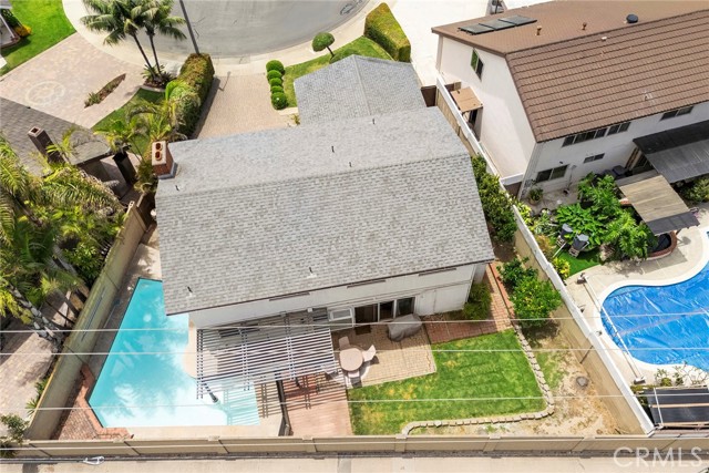 9461 Pier Drive, Huntington Beach CA: https://media.crmls.org/medias/a6a3ee25-0431-40f1-b72f-c56584fb12c8.jpg
