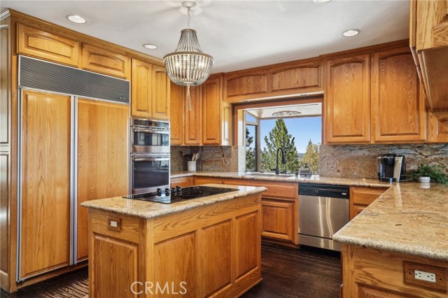 Detail Gallery Image 5 of 42 For 40570 Ironwood Dr, Big Bear Lake,  CA 92315 - 4 Beds | 3/1 Baths