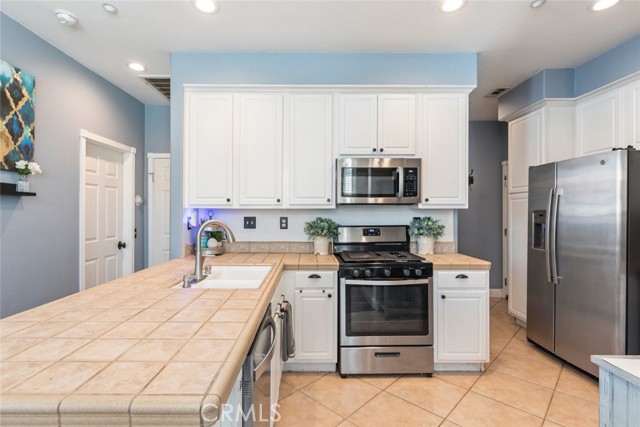 Detail Gallery Image 10 of 43 For 29290 Morena Villa Dr, Highland,  CA 92346 - 3 Beds | 2/1 Baths