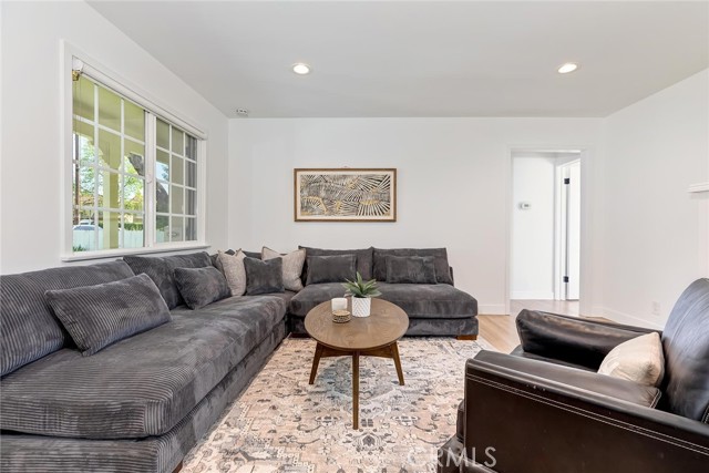 Detail Gallery Image 5 of 22 For 11640 Valley Spring Ln, Studio City,  CA 91604 - 3 Beds | 2 Baths