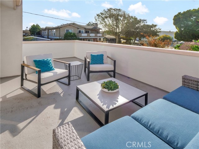 2705 Gates Avenue, Redondo Beach, California 90278, 3 Bedrooms Bedrooms, ,2 BathroomsBathrooms,Residential,Sold,Gates,SB21245963