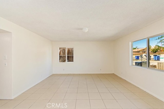 Detail Gallery Image 4 of 26 For 66229 4th St, Desert Hot Springs,  CA 92240 - 5 Beds | 3 Baths