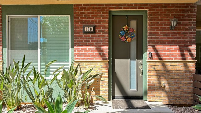 422 W Route 66, Glendora CA: https://media.crmls.org/medias/a6a585e9-a07b-4adb-82e5-f31a6c519a7b.jpg