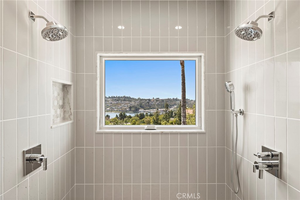 https://media.crmls.org/medias/a6a60603-f0c8-4bed-873f-1a20f33d6a8d.jpg?preset=X-Large