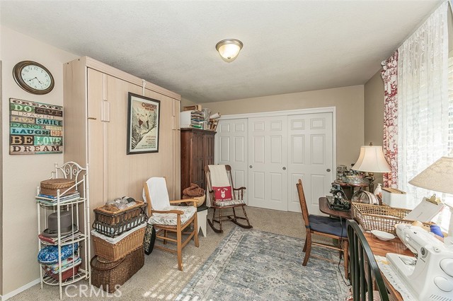 2468 Laverne, Clovis CA: https://media.crmls.org/medias/a6a63e0f-21c9-4f73-b642-c124c3b35a70.jpg
