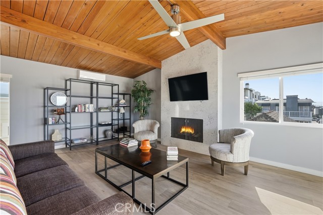 Detail Gallery Image 6 of 59 For 116 5th Place, Manhattan Beach,  CA 90266 - 5 Beds | 3 Baths