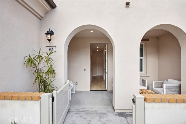 Detail Gallery Image 2 of 16 For 723 E. Route 66, Glendora,  CA 91740 - 3 Beds | 3/1 Baths