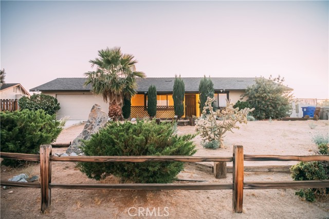Detail Gallery Image 1 of 35 For 4956 Hermosa Ct, Yucca Valley,  CA 92284 - 3 Beds | 2 Baths