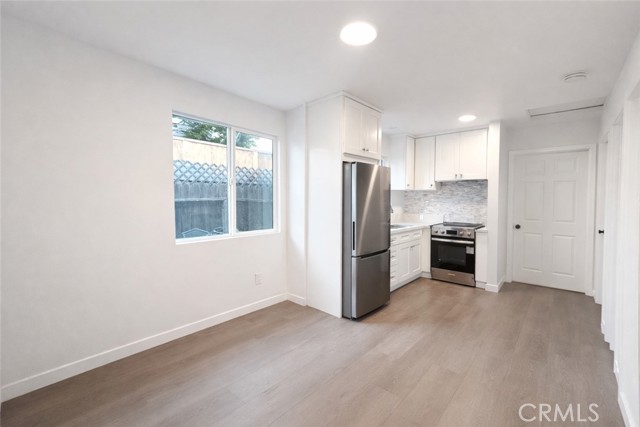 Detail Gallery Image 10 of 14 For 6905 Noble, Van Nuys,  CA 91405 - 2 Beds | 1 Baths