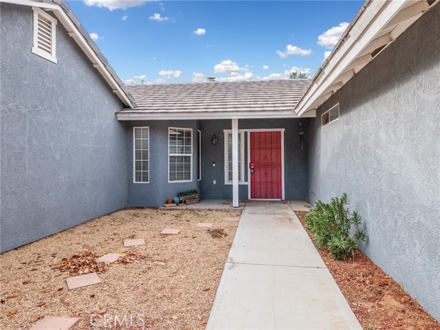 16409 Pauhaska Court, Apple Valley CA: https://media.crmls.org/medias/a6acd396-c060-450b-8780-721bb74b4eec.jpg