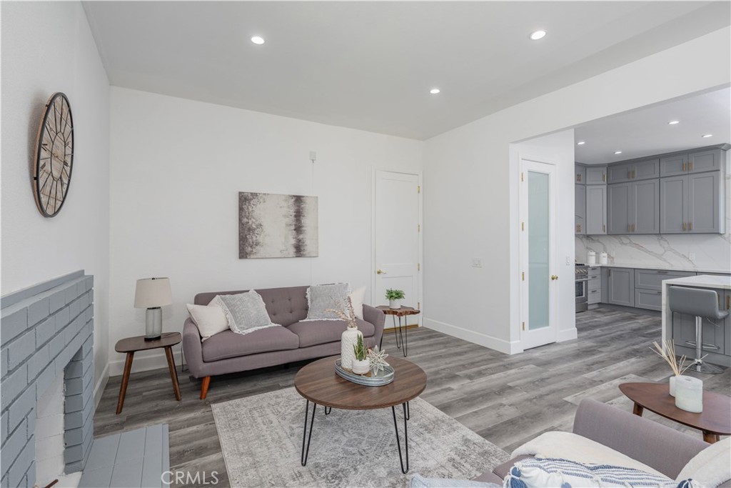 1224 E Live Oak Court