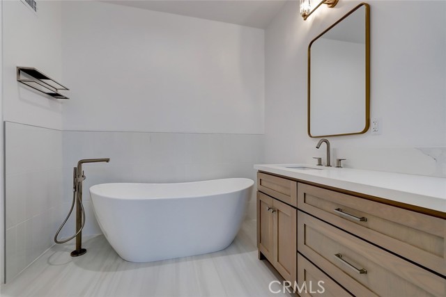 2621 Gates Avenue, Redondo Beach, California 90278, 4 Bedrooms Bedrooms, ,3 BathroomsBathrooms,Residential,Sold,Gates,PV23085381