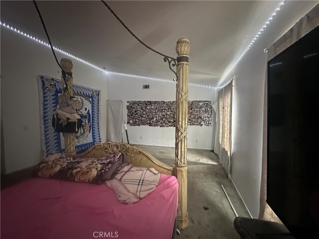 https://media.crmls.org/medias/a6af59ee-0975-48db-8a94-46562670ed4d.jpg?preset=X-Large
