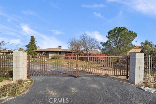 Detail Gallery Image 2 of 33 For 13285 Mesquite, Apple Valley,  CA 92308 - 3 Beds | 2/1 Baths