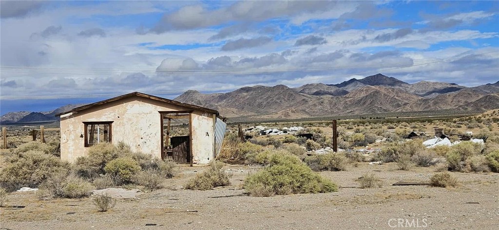 https://media.crmls.org/medias/a6b0d291-d219-4256-a3bf-416dc05c57a1.jpg?preset=X-Large