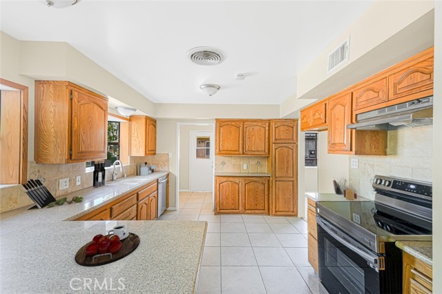 Detail Gallery Image 4 of 20 For 44438 Lowtree Ave, Lancaster,  CA 93534 - 3 Beds | 2 Baths