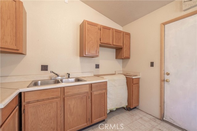 Detail Gallery Image 5 of 17 For 2184 4th Ln, Big Bear City,  CA 92314 - 2 Beds | 1 Baths