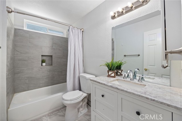 Detail Gallery Image 14 of 31 For 2592 Avenida Del Vista #H101,  Corona,  CA 92882 - 2 Beds | 2 Baths