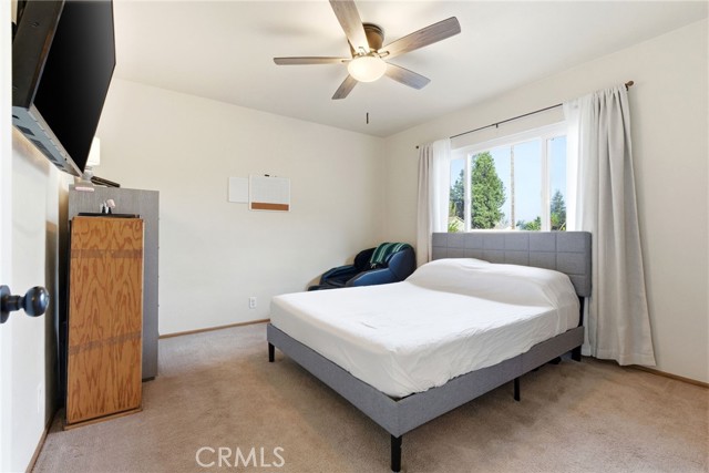 Detail Gallery Image 32 of 44 For 2410 S Locust, Visalia,  CA 93277 - 2 Beds | 1 Baths