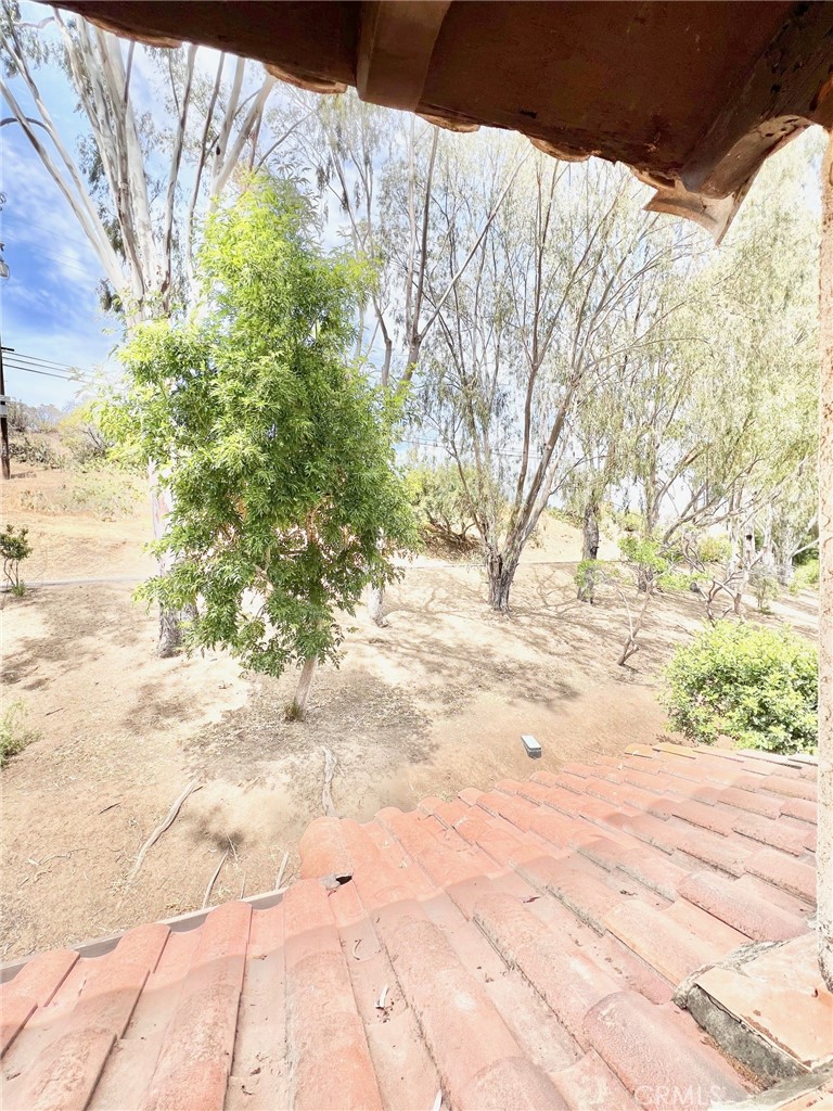 https://media.crmls.org/medias/a6b21c5c-726e-4ffa-81df-a535df032924.jpg?preset=X-Large