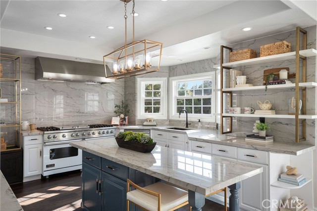 Detail Gallery Image 12 of 41 For 5 Hillsborough, Newport Beach,  CA 92660 - 4 Beds | 4/1 Baths