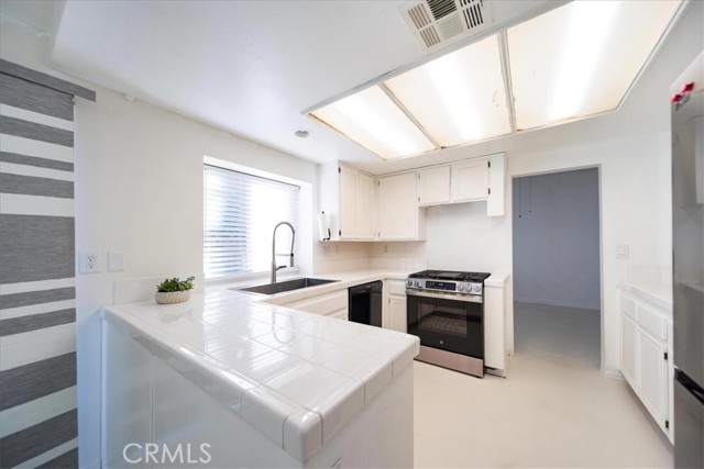 Detail Gallery Image 16 of 41 For 27552 via Real, Menifee,  CA 92585 - 4 Beds | 3 Baths