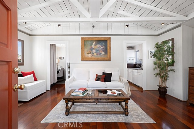 555 Through Street, Laguna Beach CA: https://media.crmls.org/medias/a6b541a2-4200-49fa-bf96-8ced32bc0912.jpg