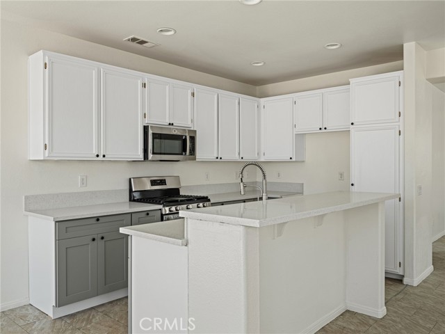 Detail Gallery Image 7 of 19 For 15850 Desert Rock St, Adelanto,  CA 92301 - 3 Beds | 2 Baths