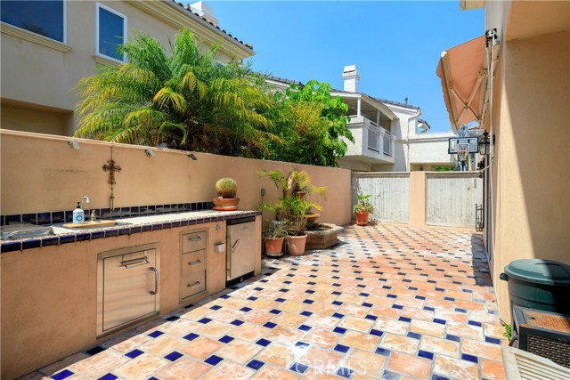 2419 Border Ave, Torrance CA: https://media.crmls.org/medias/a6b61a48-ff35-4de7-a9eb-fc5e0f768390.jpg