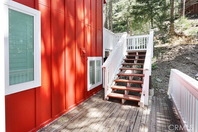531 W Victoria Court, Lake Arrowhead CA: https://media.crmls.org/medias/a6b64fc8-54d5-4f25-8149-293578f03ce1.jpg