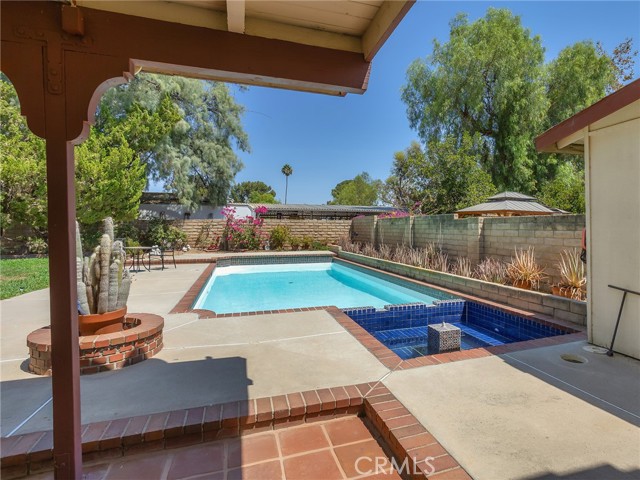 10634 Deering Avenue photo 44