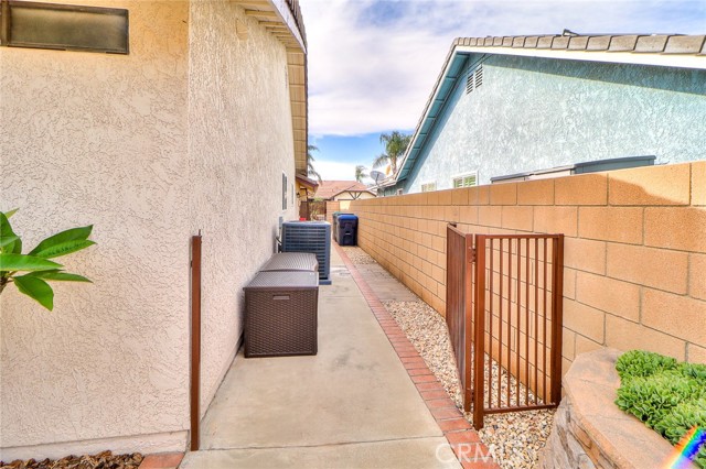 6815 Arthur Court, Chino CA: https://media.crmls.org/medias/a6b841b6-4f57-4b72-b583-9f4c9b565738.jpg