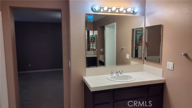11318 Chinaberry Street, Corona CA: https://media.crmls.org/medias/a6b90154-c5f7-4fe8-b738-8d086b02dfdf.jpg