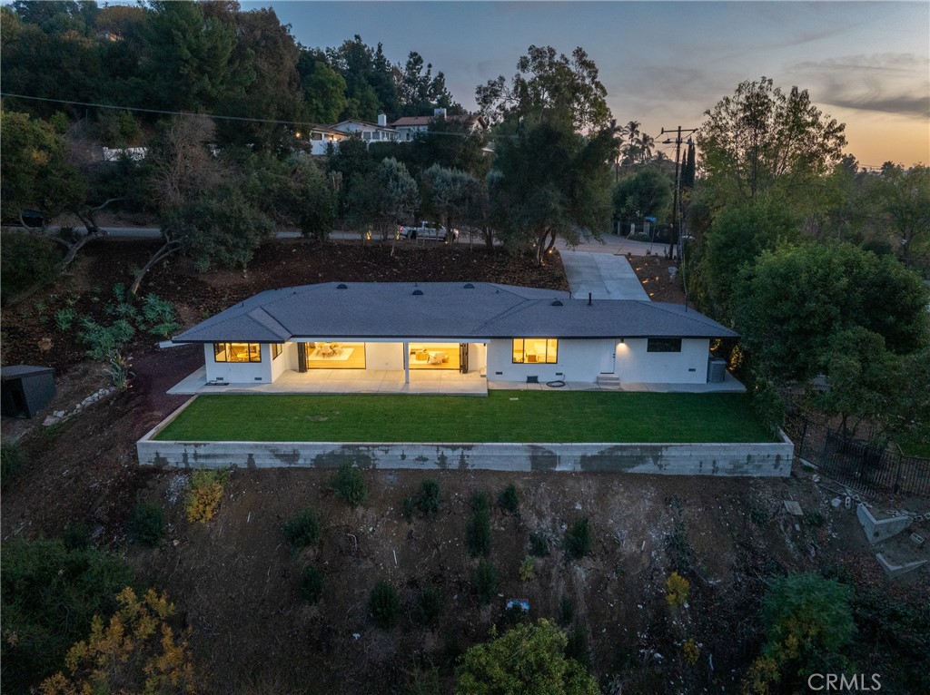 https://media.crmls.org/medias/a6ba15d3-21e9-48ed-87d6-64e027fef06a.jpg?preset=X-Large