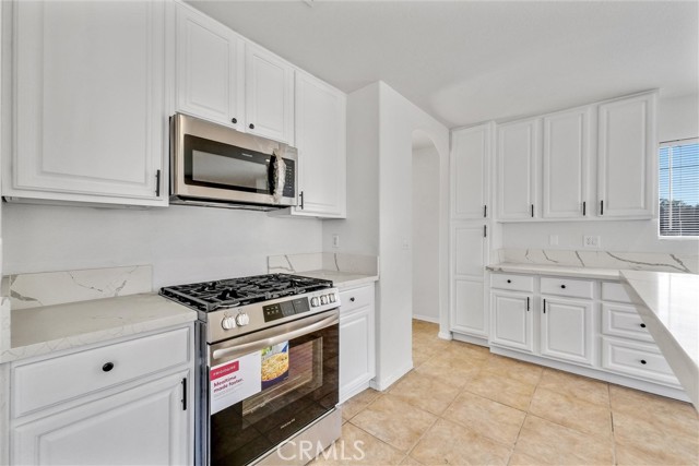 Detail Gallery Image 12 of 38 For 15010 Arrow Bld, Fontana,  CA 92335 - 5 Beds | 2/1 Baths