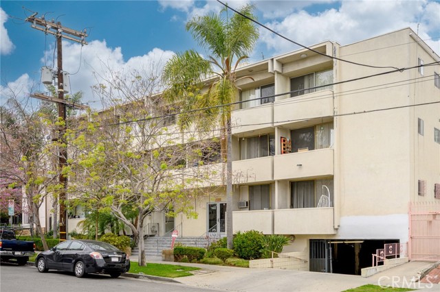 1422 N Curson Avenue, Los Angeles CA: https://media.crmls.org/medias/a6baa82b-7a96-48ce-b7bc-85176a1abf8e.jpg