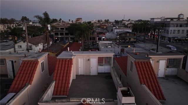 Detail Gallery Image 31 of 34 For 210 6th, Huntington Beach,  CA 92648 - 3 Beds | 2/2 Baths