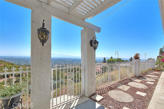 Detail Gallery Image 5 of 75 For 700 via Santa Catarina, Claremont,  CA 91711 - 4 Beds | 3 Baths