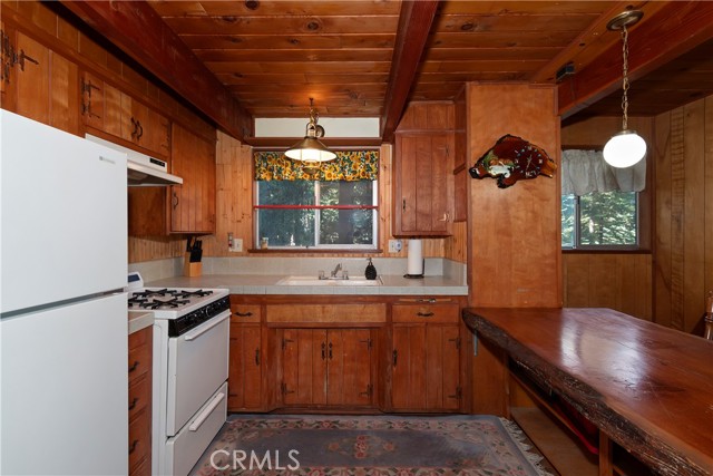 Detail Gallery Image 9 of 34 For 31470 Cedarwood Dr, Running Springs,  CA 92382 - 2 Beds | 1 Baths