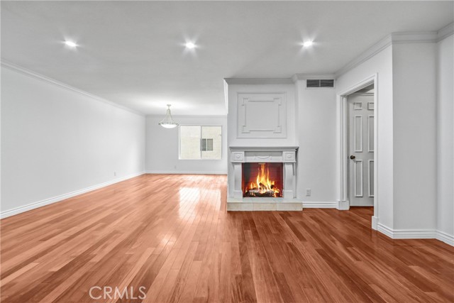 Detail Gallery Image 6 of 29 For 9637 via Rimini #121,  Burbank,  CA 91504 - 3 Beds | 3 Baths