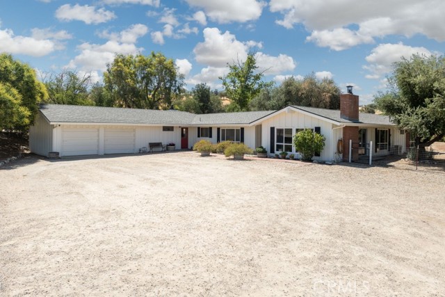 75429 Indian Valley Road, San Miguel CA: https://media.crmls.org/medias/a6c00b29-ddb3-4a11-9989-fd0d988682e9.jpg